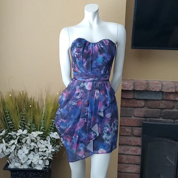 🆕️ GUESS Bombay Floral Asymmetrical Strapless Dress SIZE: 6